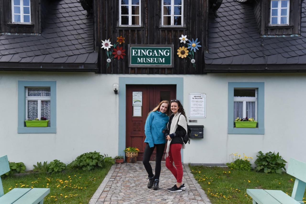 Hotel Erbgericht Buntes Haus Seiffen Esterno foto