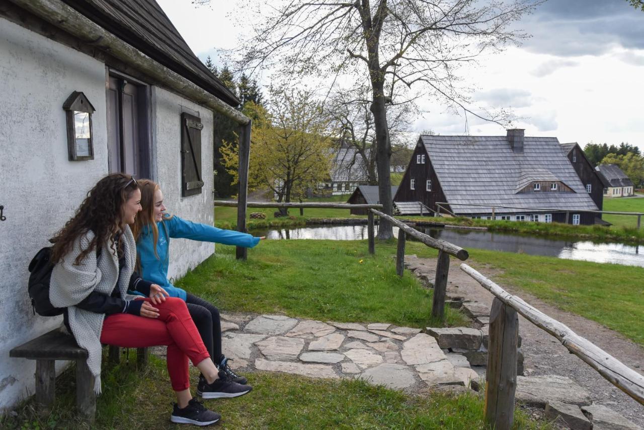Hotel Erbgericht Buntes Haus Seiffen Esterno foto