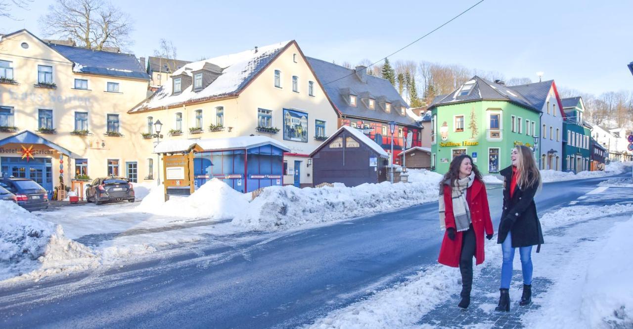 Hotel Erbgericht Buntes Haus Seiffen Esterno foto